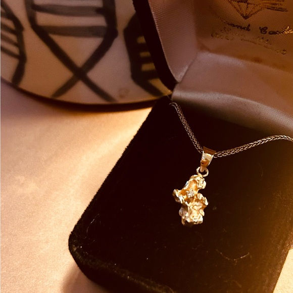 Small solid gold nugget with a small diamond and 14k gold box chain! - Picture 1 of 4